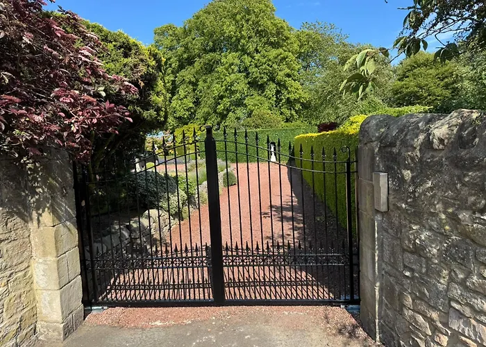 Guest house: West Acre House