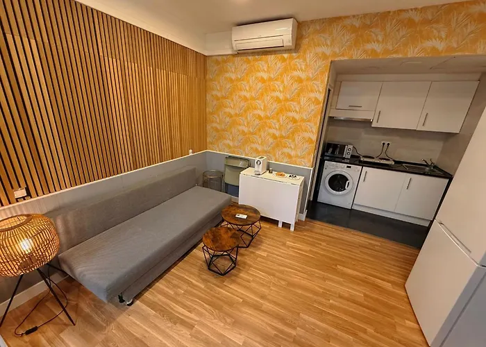 Hola Rooms