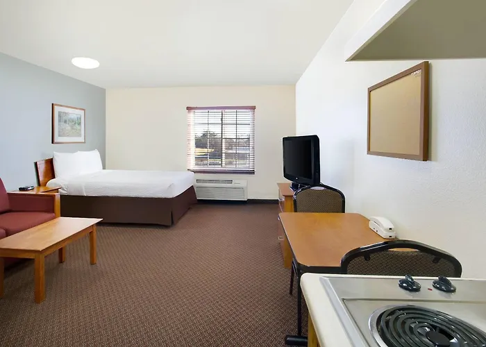 Pet Friendly hotel: Woodspring Suites Baton Rouge Airline Highway