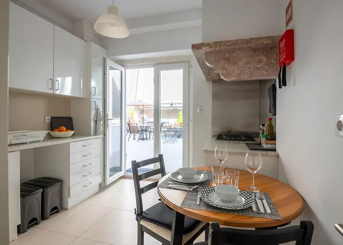  Dumont Lisbon Guesthouse