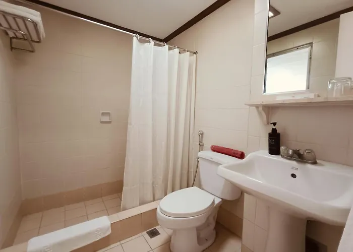 Hotel Am Tropicana Suites