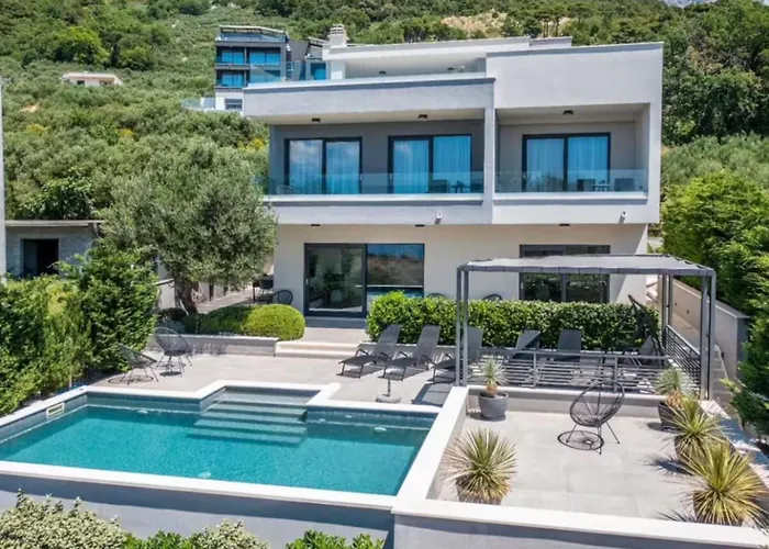  Kuk With Heated Salt Water Pool - Makarska