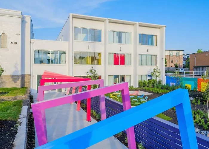 Airport Hotel: The Gallatin