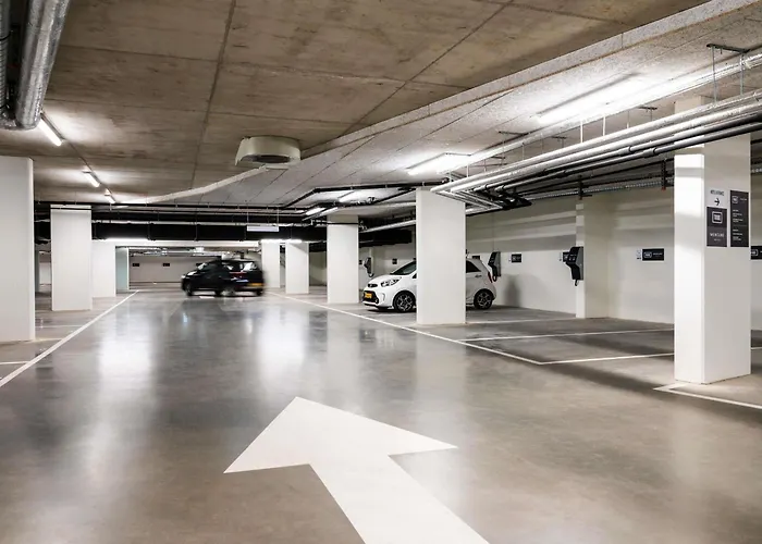 Luxury hotel only: Mercure Amsterdam North Station