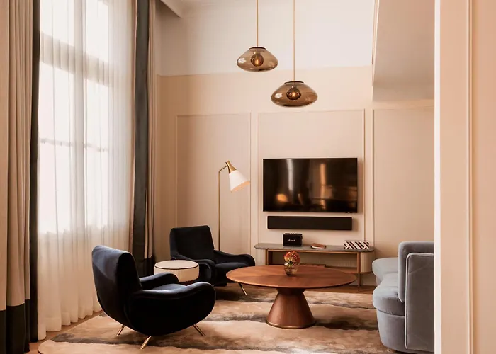 Luxury hotel only: Rosewood Munich