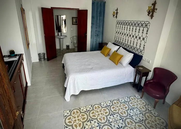  Oliva Courtyard Guesthouse