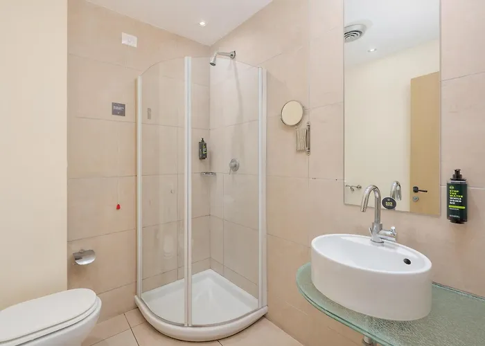 Hotel con piscina: B&B HOTEL Calenzano First