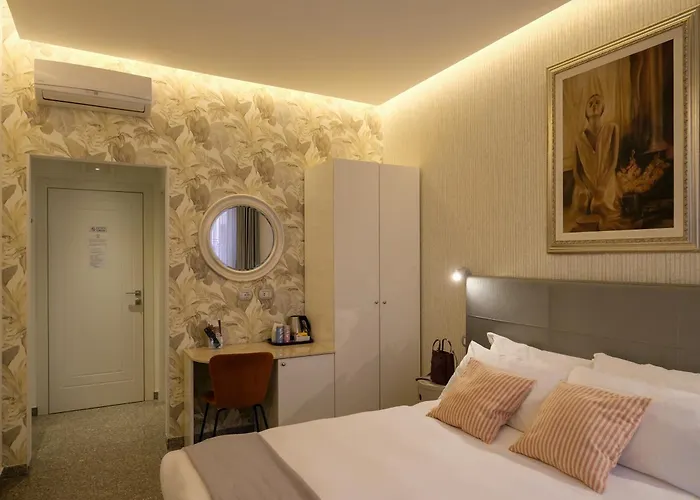 Monza City Rooms & Studios