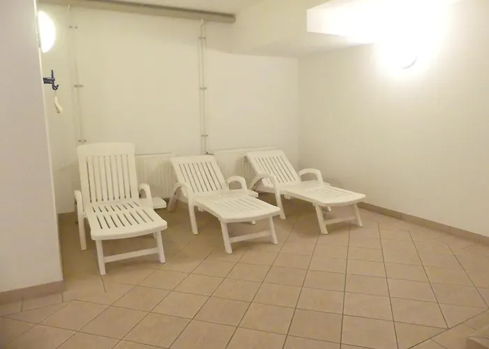 Ferienvermietung: FeWo direkt am Strand, mit Balkon mit Meerblick, Villa Strandburg, Binz