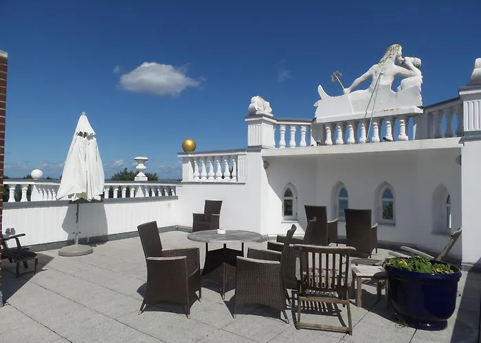 Ferienvermietung: FeWo direkt am Strand mit Meerblick, Villa Sirene, Binz