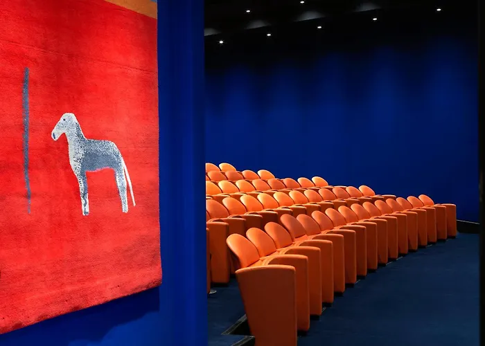 5 star hotel: The Whitby Hotel