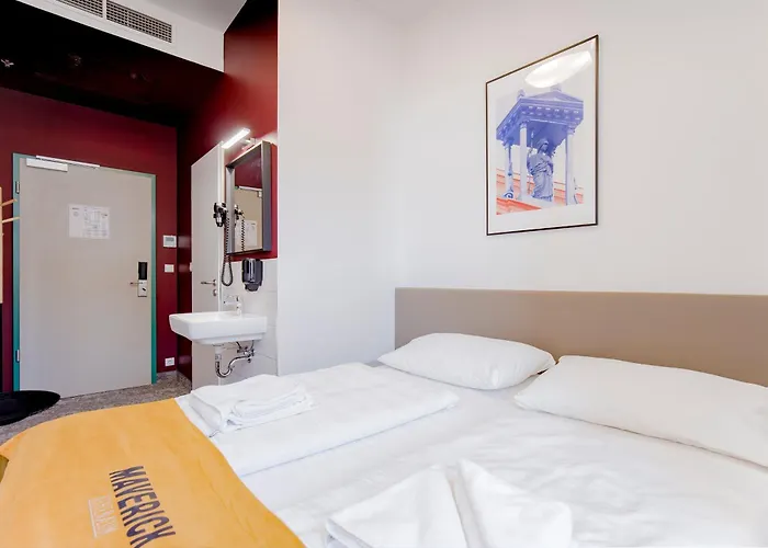 Albergue: Maverick Athenaeum