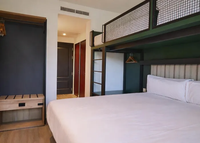 LATROUPE Prado Hostel