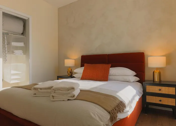 Hotel with view: Rozenhaus Montreal Hotel Downtown