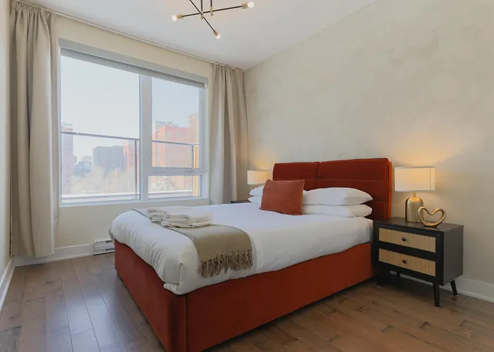 Hotel with view: Rozenhaus Montreal Hotel Downtown