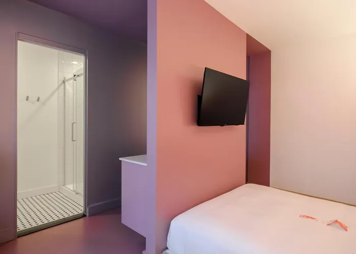 Hotel: Rose - Hotel Invisible