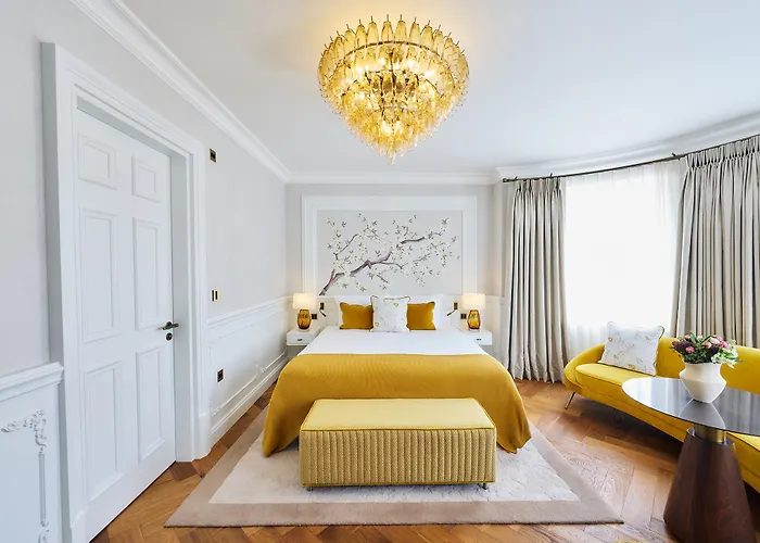Family Hotel: The Diplomat Hotel