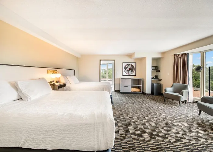 Cheap hotel: Ramada Plaza By Wyndham Niagara Falls