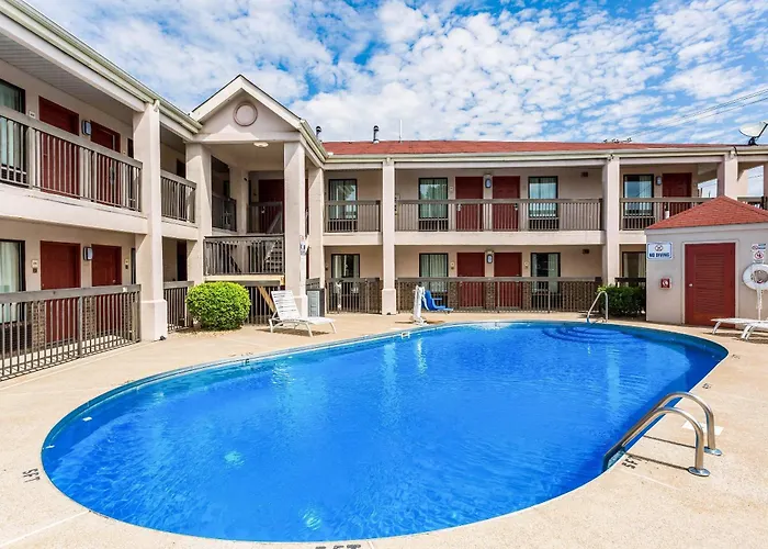 Econo Lodge Inn & Suites Murfreesboro Shopping District