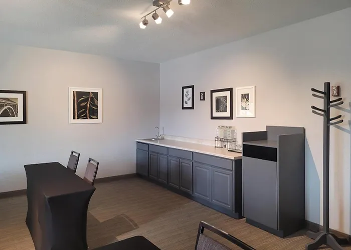 Country Inn & Suites By Radisson, Appleton Airport - Fox River Mall Area