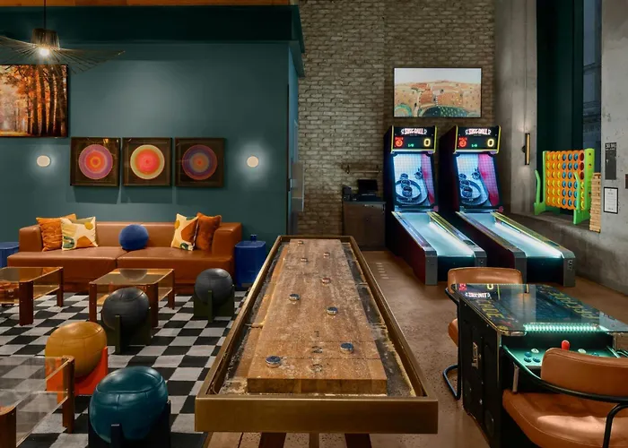 Pet Friendly hotel: Moxy Nyc Downtown