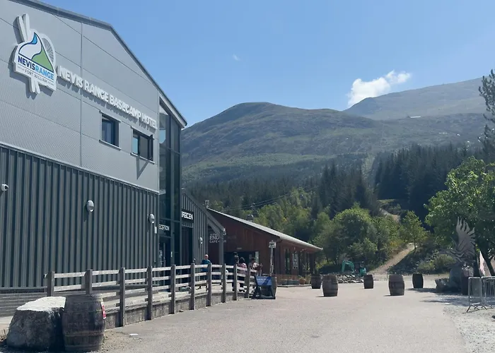Pets Allowed Hotel Base Camp , Nevis Range