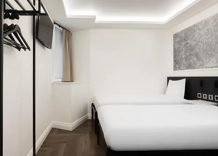 3 star hotel: Stg Hotel Oxford Street - Formerly St Giles London Hotel