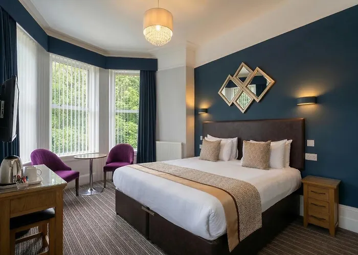 Cheap hotel: Applewood Hotel