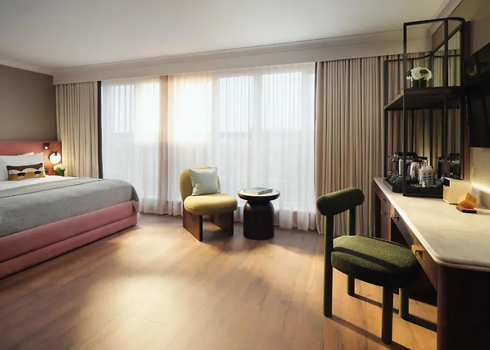 5 star hotel: The Green