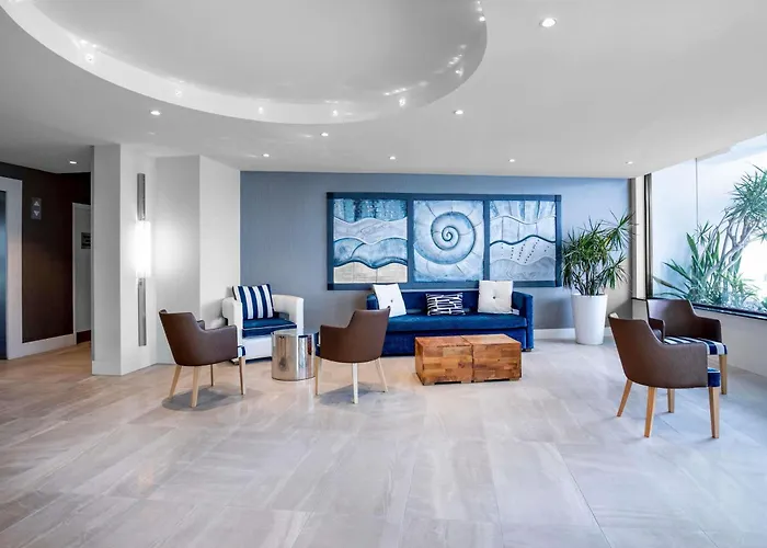 Beach hotel: Mantra Coolangatta Beach