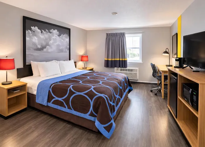 Hotel: Super 8 By Wyndham Lewiston