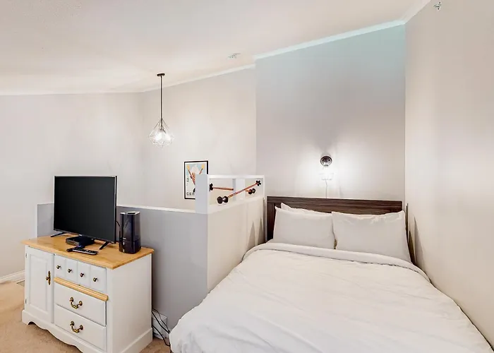 Cabin: Marketplace Lodge