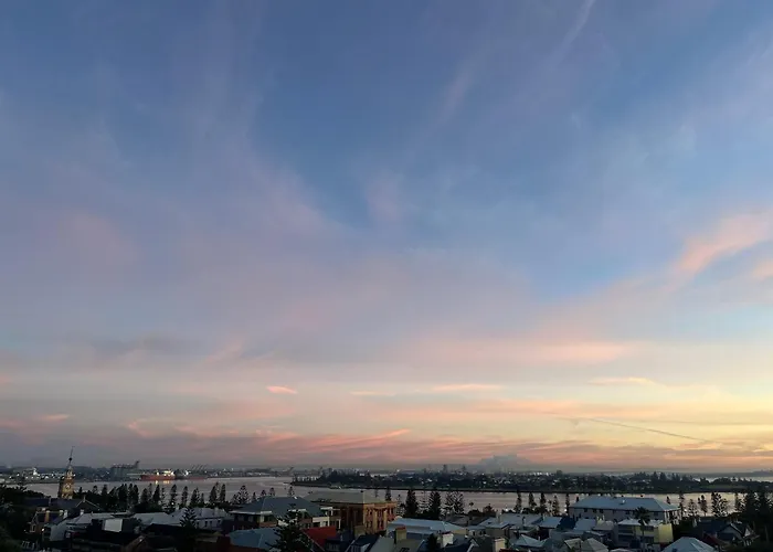 Central hotel: Noah'S On The Beach