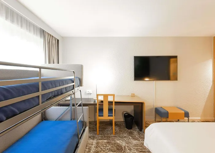 Hôtel Ping Pong: Novotel Macon Nord Autoroute du Soleil