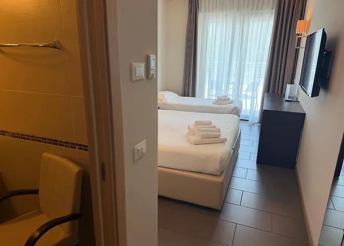 Hotel con piscina: Hotel Porto Azzurro