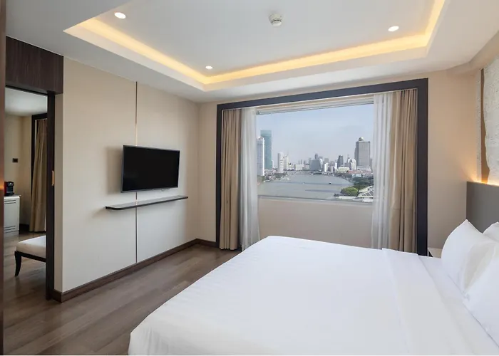 Ramada Plaza By Wyndham Menam Riverside