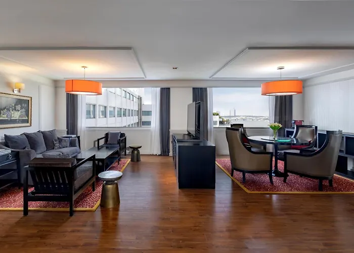 Ramada Plaza By Wyndham Menam Riverside