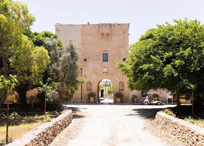 Villa con piscina: Tenuta Monacelli Lecce