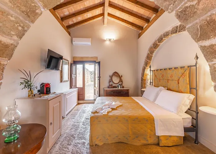 Villa con piscina: Tenuta Monacelli Lecce