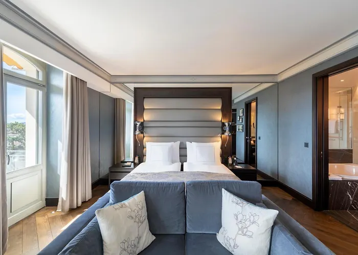 Hôtel Jacuzzi: Royal Savoy Hotel & Spa