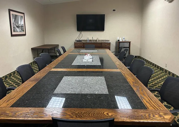 Dog friendly hotels Ramada Plaza By Wyndham Portland