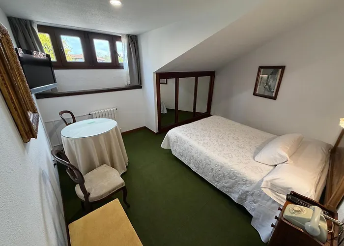 Hotel de 3 estrellas: Hotel Santillana