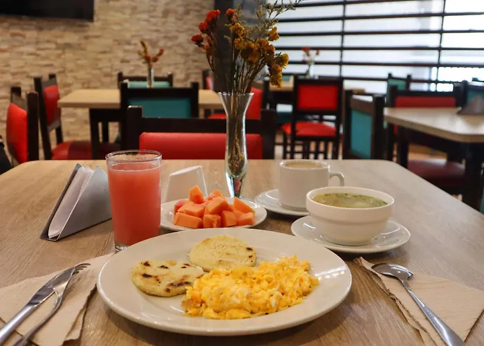 Hotel con piscina: Hotel León Dorado