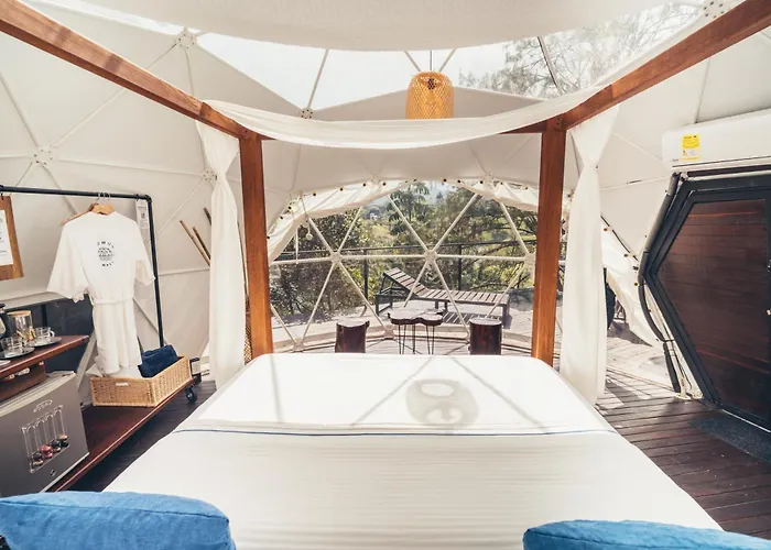 Hotel with view: Domus Glamping Guatape