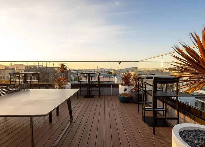 Luxury hotel only: Infinity Hotel San Francisco, Tapestry Collection By Hilton