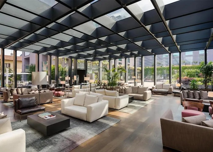  Hilton Lake Como