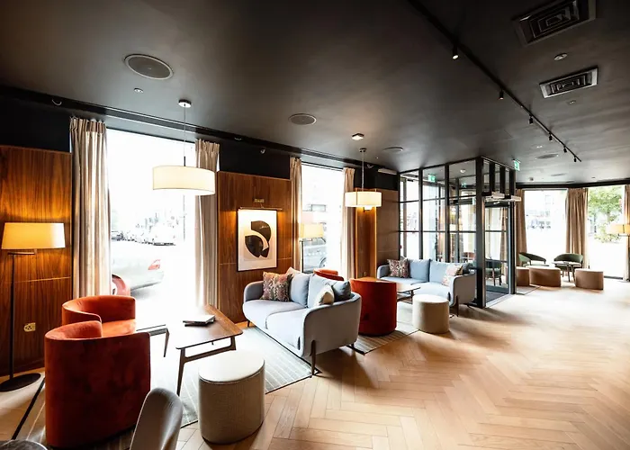 Wilde s London Aldgate Tower Bridge