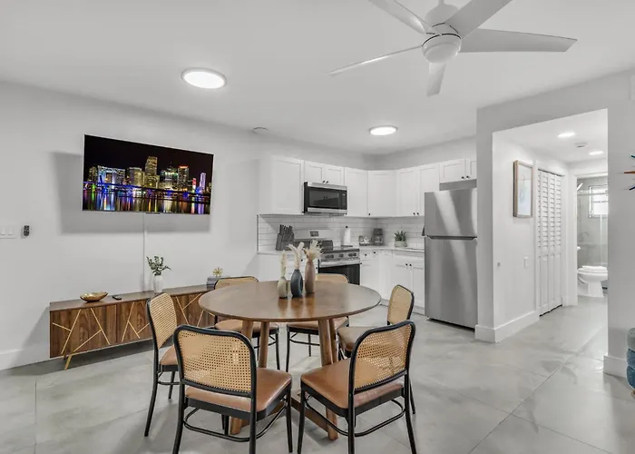 Bayview Regency Apartments By Lowkl