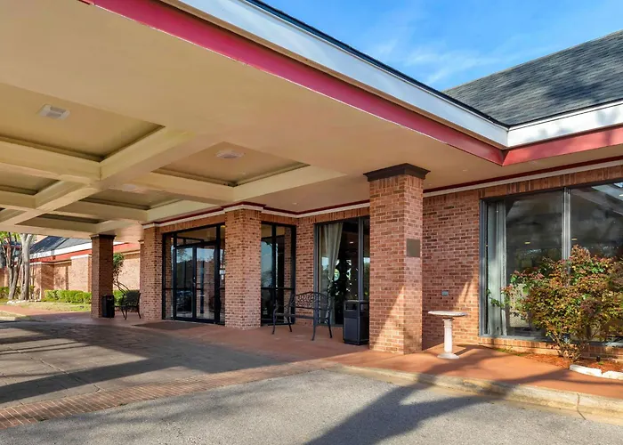 Magnuson Grand And Conference Center