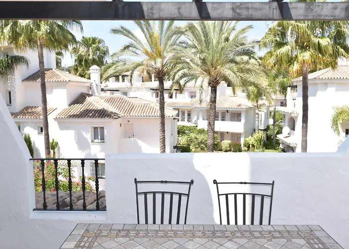 Apartamentos y casas SERINAMAR- Banús, Marbella